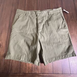 Old Navy Mens Slim Built In Flex 8" Inseam Shorts Olive Size 38 NWT!